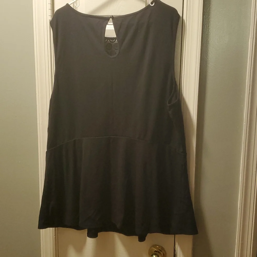 Torrid pepulem tank top in good condition size 26 - Picture 4 of 5